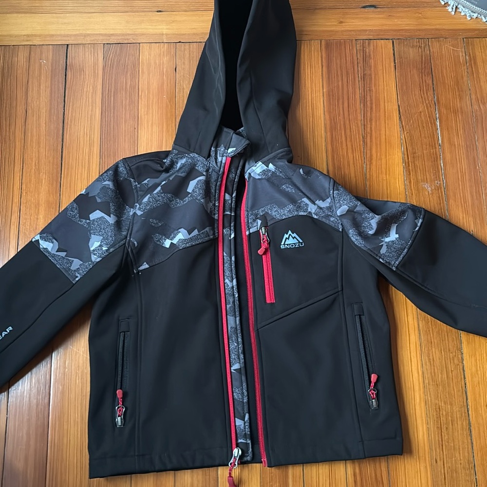 Snozu Boys' Softshell Jacket, Black Dot Camo size S 6-7